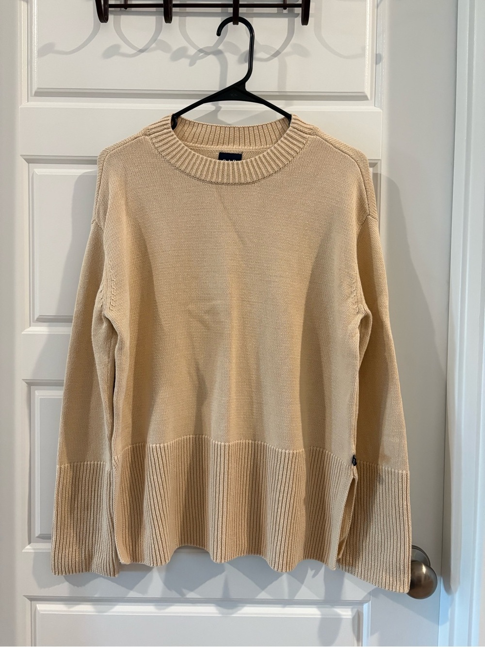 GAP Women’s Crewneck Sweater in Beige size small